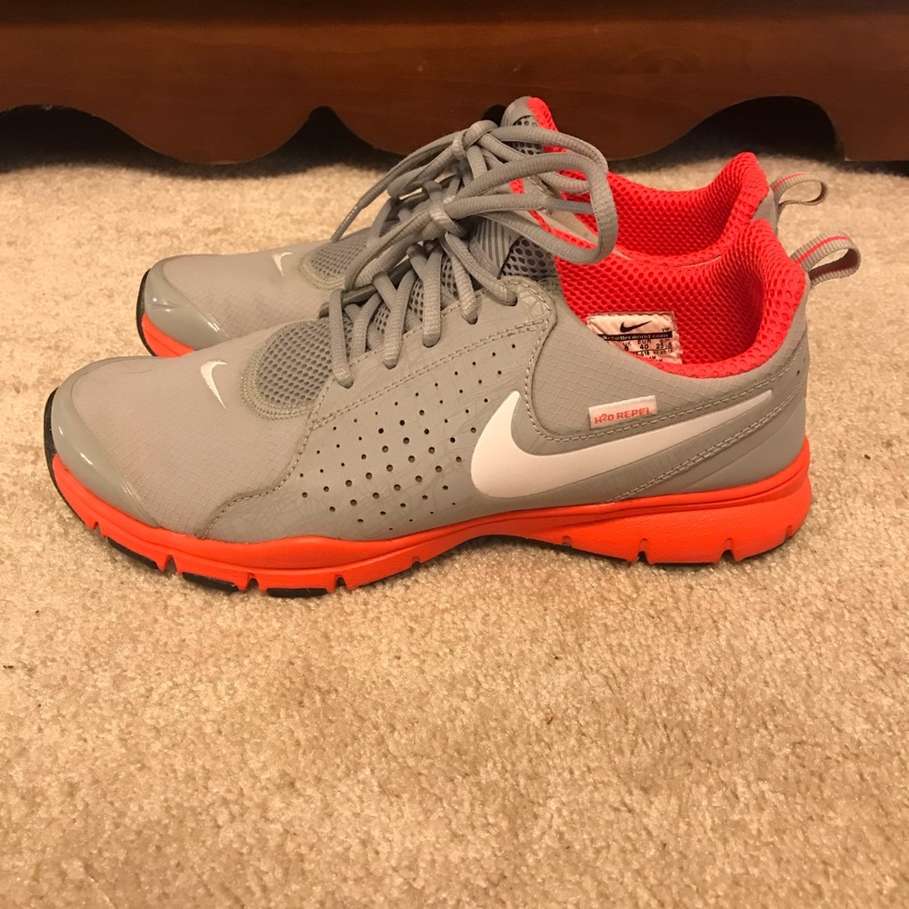Women’s Nike sneakers